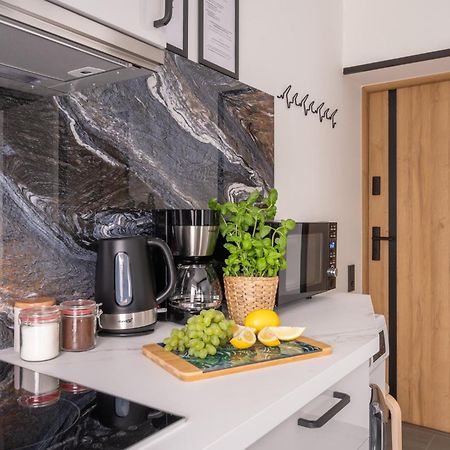 Green Garden & Private Parking Apartments With Playground Riga Esterno foto