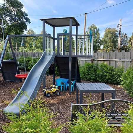 Green Garden & Private Parking Apartments With Playground Riga Esterno foto