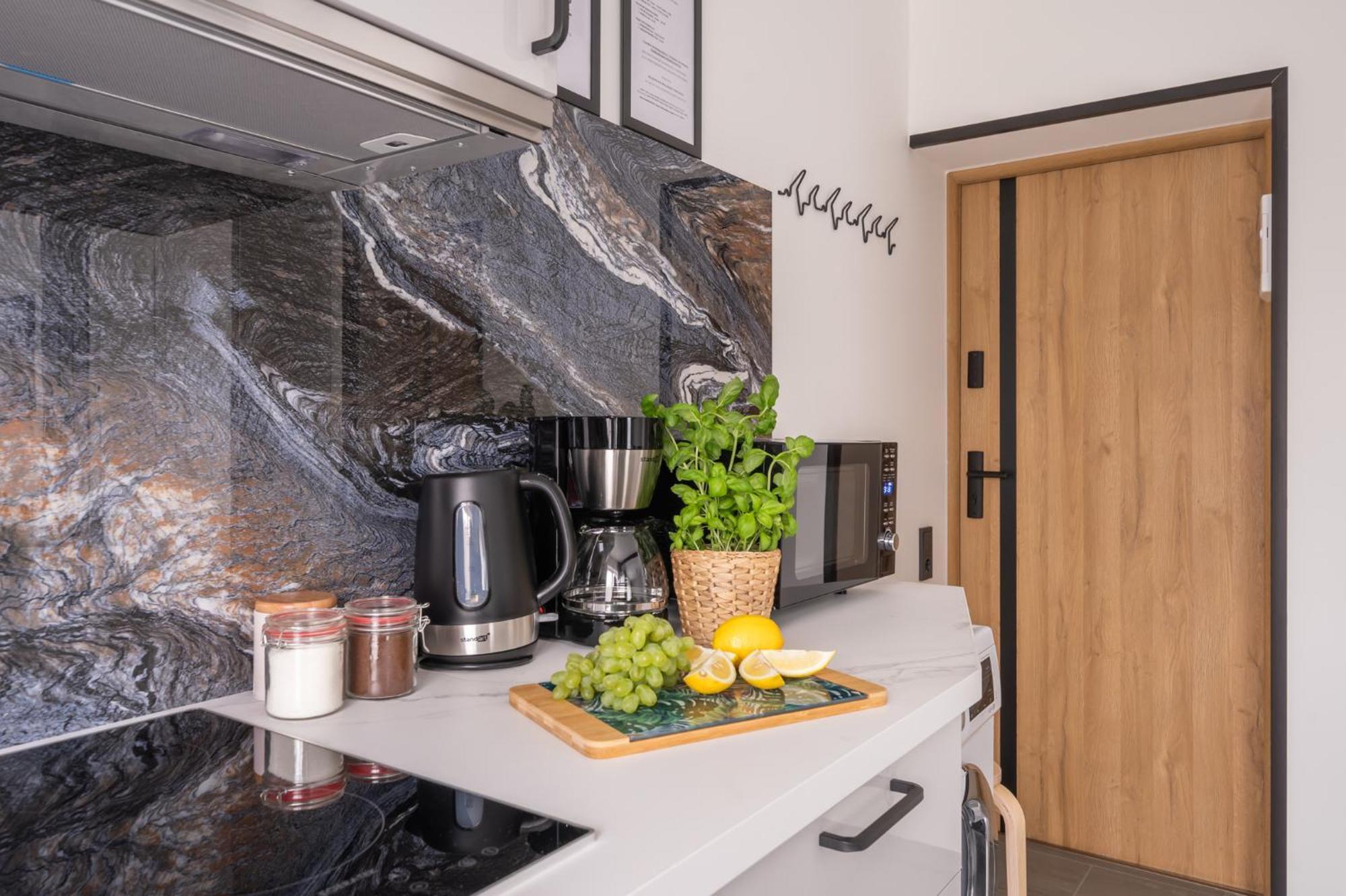 Green Garden & Private Parking Apartments With Playground Riga Esterno foto