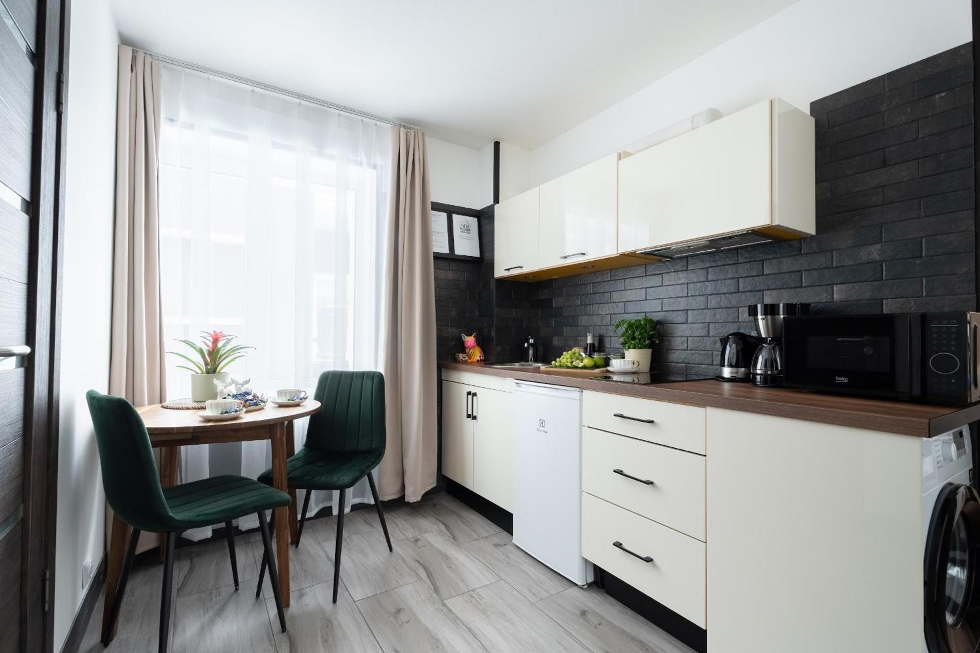 Green Garden & Private Parking Apartments With Playground Riga Esterno foto