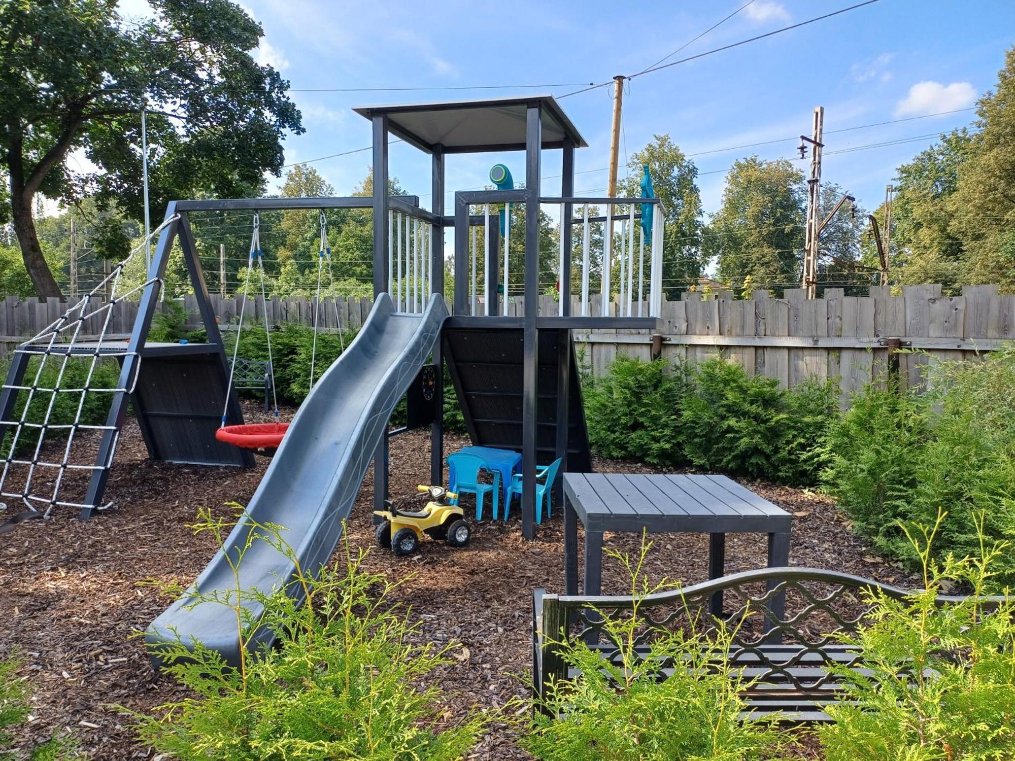 Green Garden & Private Parking Apartments With Playground Riga Esterno foto