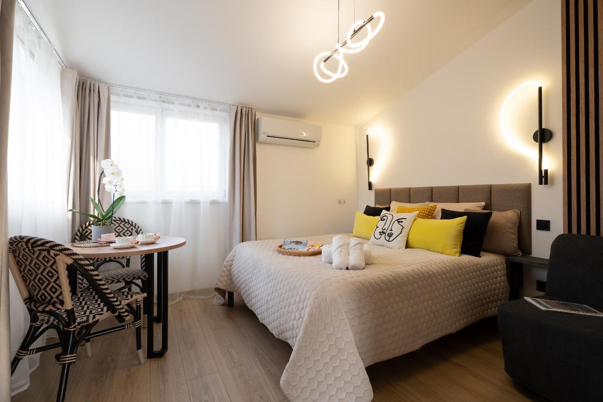 Green Garden & Private Parking Apartments With Playground Riga Esterno foto