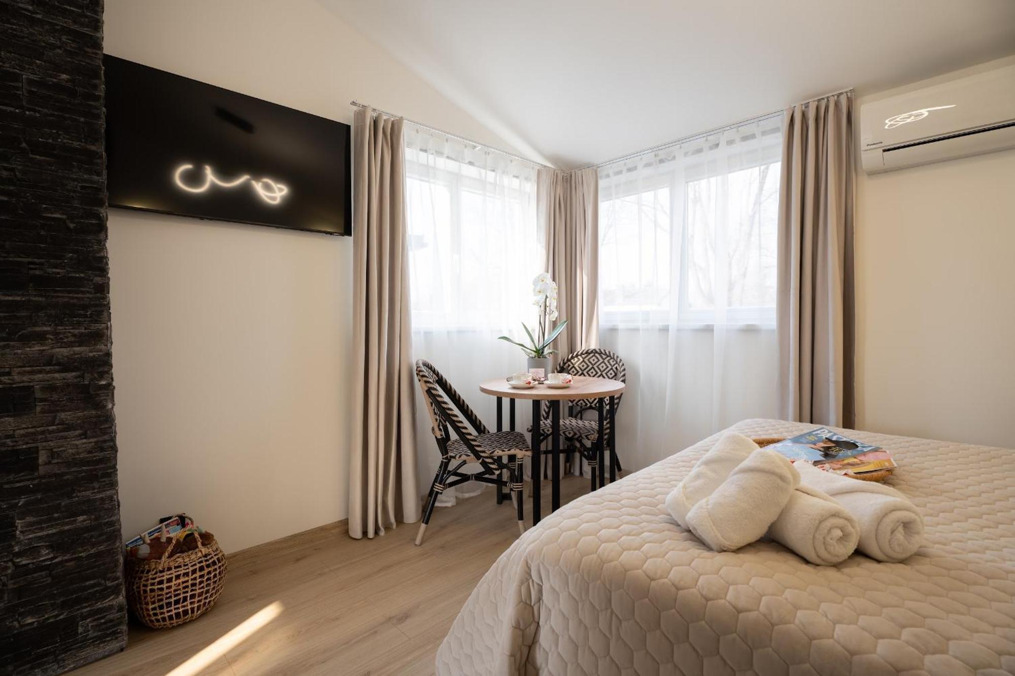 Green Garden & Private Parking Apartments With Playground Riga Esterno foto